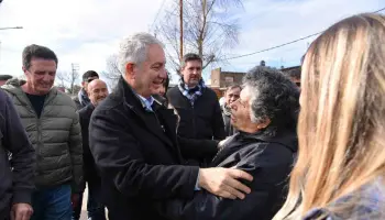 Julio Alak y Fuerza Patria cierran la campaña con una recorrida histórica por los barrios de La Plata