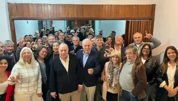Roberto Cachanosky en La Plata: Críticas al kirchnerismo, al mileísmo y al Congreso