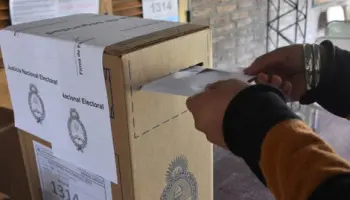 Vecinos de Berisso denuncian faltante de boletas y colaboran con La Libertad Avanza