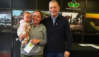 Fernando Gray entregó 87 tarjetas del Plan Más Vida en Esteban Echeverría