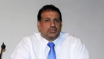 "El desastre económico se debe a una mezcla de inutilidad y conveniencia del gobierno"