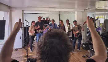 En medio del escándalo de José Luis Espert, Javier Milei ensaya con su banda en Olivos