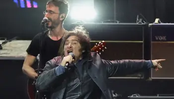 Javier Milei en el Movistar Arena: Un espectáculo de disociación en medio del incendio del país