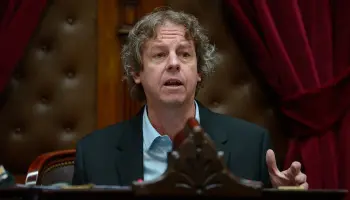 Christian Castillo: "Este gobierno se arrodilla por dólares y reprime al pueblo"