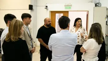 Morón: Lucas Ghi entrega anteojos a estudiantes de la UTN Haedo en alianza con Orbital