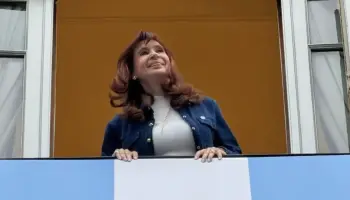 Piden a la Justicia revocar la detención domiciliaria de CFK