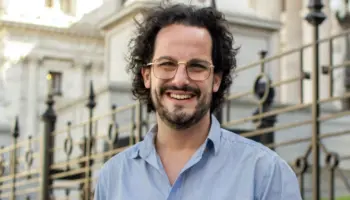 “Javier Milei llega a las elecciones de medio término con la aprobación más baja desde que asumió”