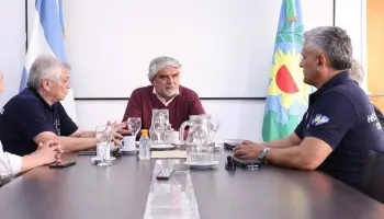 La foto de Walter Correa con un dirigente portuario bajo sospecha reavivó tensiones en el sindicalismo