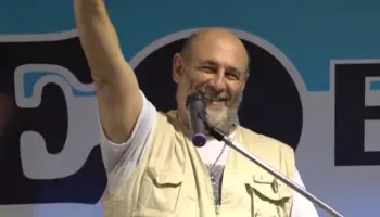 Santiago Cúneo cerró su campaña en La Plata con críticas a Cristina Kirchner y Javier Milei