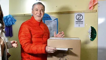 Juan Schiaretti votó en Córdoba y llamó a una participación masiva y sin miedo