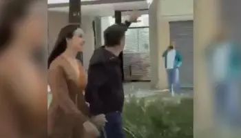 Axel Kicillof fue a votar saludando a gente que no existía