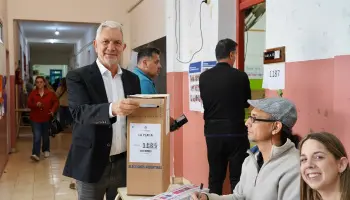 Julio Alak: “Venir a votar en La Plata es una manera de fortalecer el sistema democrático”