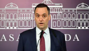 Manuel Adorni votó en Parque Chacabuco y pidió participación ciudadana