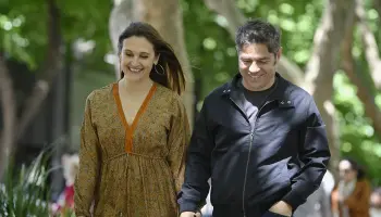 Baños químicos, puestos de choripán, gazebos y escenario: Axel Kicillof interrumpe la paz de La Plata