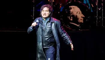 Milei se comió la fake: Celebró una falsa invitación de AC/DC para cantar en River y luego borró el tuit