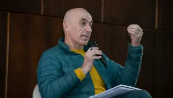 "La IA genera ilusión de entendimiento, pero en realidad solo trabaja por estadística"