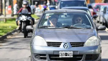 El famoso Clío de Axel Kicillof adeuda más de un millón de pesos en infracciones