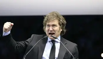 Javier Milei en estado de gracia, en medio de la demolición del tablero político