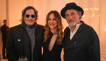 Jorge “Corcho” Rodríguez presentó su obra a Johnny Depp en una íntima apertura de su atelier