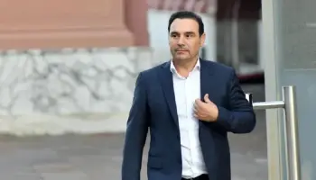 Maximiliano Abad, Gustavo Valdés y Alfredo Cornejo disputan el control de una UCR en crisis