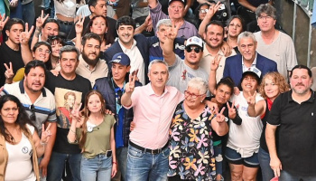 Insólito: El ministro Andrés Larroque pagó sueldos y bonificaciones a trabajadores desvinculados