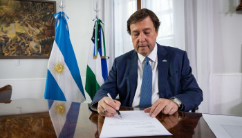 Sobreprecios: Alberto Weretilneck contrató un helicóptero con un costo de vuelo superior al F-16