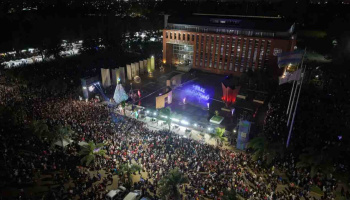 Malvinas Argentinas encendió la Navidad: Miles de vecinos celebraron el inicio de las fiestas