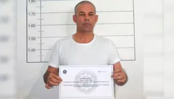 Mameluco azul y correos vigilados: Cómo son los días de “Fred” Machado en la cárcel de Oklahoma