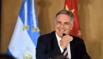 Denuncia penal contra Martín Llaryora por un proyecto que prevé multas y arrestos a padres de menores no vacunados