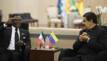 Dictador africano reacciona ante la caída de Nicolás Maduro y muda la capital alegando cuestiones de “seguridad”