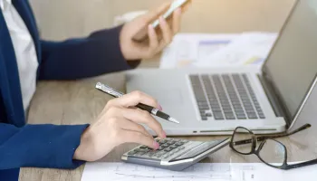 Consejos financieros para trabajar solo en línea