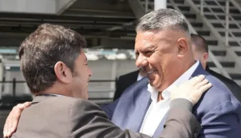 Axel Kicillof le financió un tinglado de 1.600 m² al club auspiciado por Sur Finanzas y vinculado al "Chiqui" Tapia