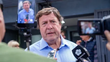 Alberto Weretilneck paga 150 millones a influencers y casi 45 millones a Olga