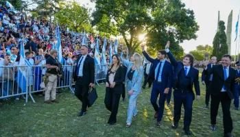 Javier Milei entregó el sable corvo de San Martín al Regimiento de Granaderos