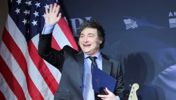 Javier Milei y Estados Unidos: Por qué Argentina paga armas que otros reciben gratis