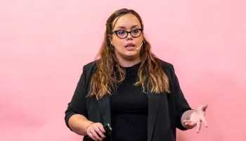 Inteligencia artificial en las aulas: “El desafío hoy en la educación es educar a los docentes”