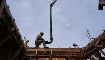 La Plata: Julio Alak superviso la obra de la primera escuela secundaria en Ignacio Correas