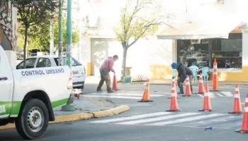 Ensenada refuerza la seguridad vial con un plan de demarcación en escuelas y sendas peatonales
