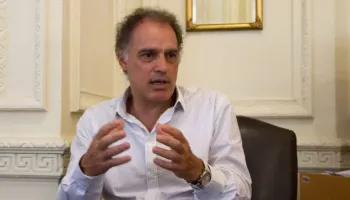 Aníbal Ibarra: “Hay una política económica basada en la destrucción de la industria”