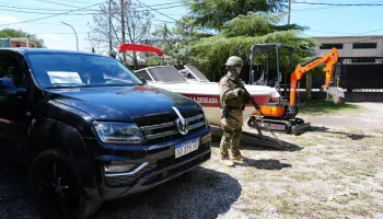 Santa Fe: Investigan un arsenal enterrado en un búnker narco