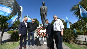 La Plata homenajeó a Raúl Alfonsín a 99 años de su nacimiento