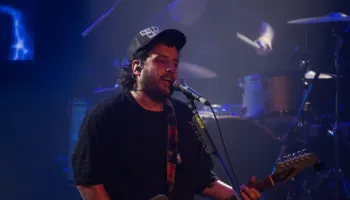 Sueño de Pescado encendió Arena Sur con una noche cargada de emociones