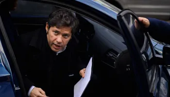 El gobierno de Axel Kicillof compra vehículos con sobreprecio del 40 por ciento