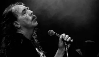 El regreso de Saúl Blanch, la voz de culto de Rata Blanca