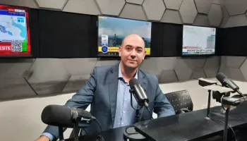 "Una conspiración que equivale a medio departamento de Manuel Adorni es ridículo"