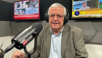 Eduardo Duhalde recorre PBA en busca de su candidato: "Yo lo miro a Julio Alak"