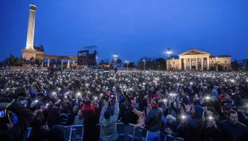 Masiva convocatoria de la oposición a Viktor Orbán por el cambio de gobierno