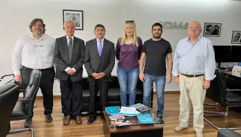 Oficiales activos y retirados de la Policía Bonaerense reclaman ante IOMA