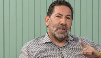 Gastón Alberdi: “No hay guita para nada, la gente come una vez al día”