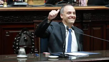 Manuel Adorni en el Congreso: El grotesco, marca registrada del gobierno